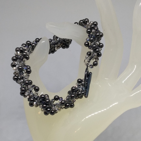 🌷‼️5/$20 Iridescent Black & Clear Seed Bead Cluster 7" Bracelet Toggle Heart - Picture 11 of 12
